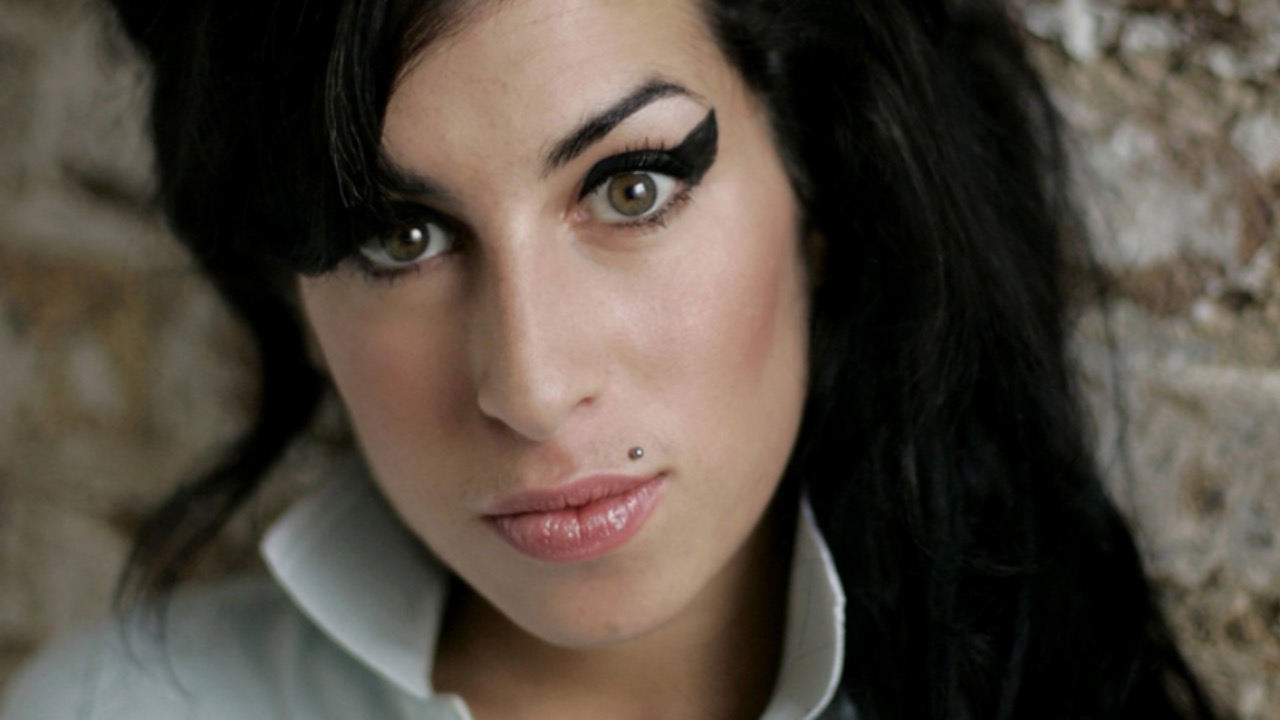 Rehab, by Amy Winehouse (2006) 🎵